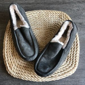 Gray men’s ugg ascot slippers